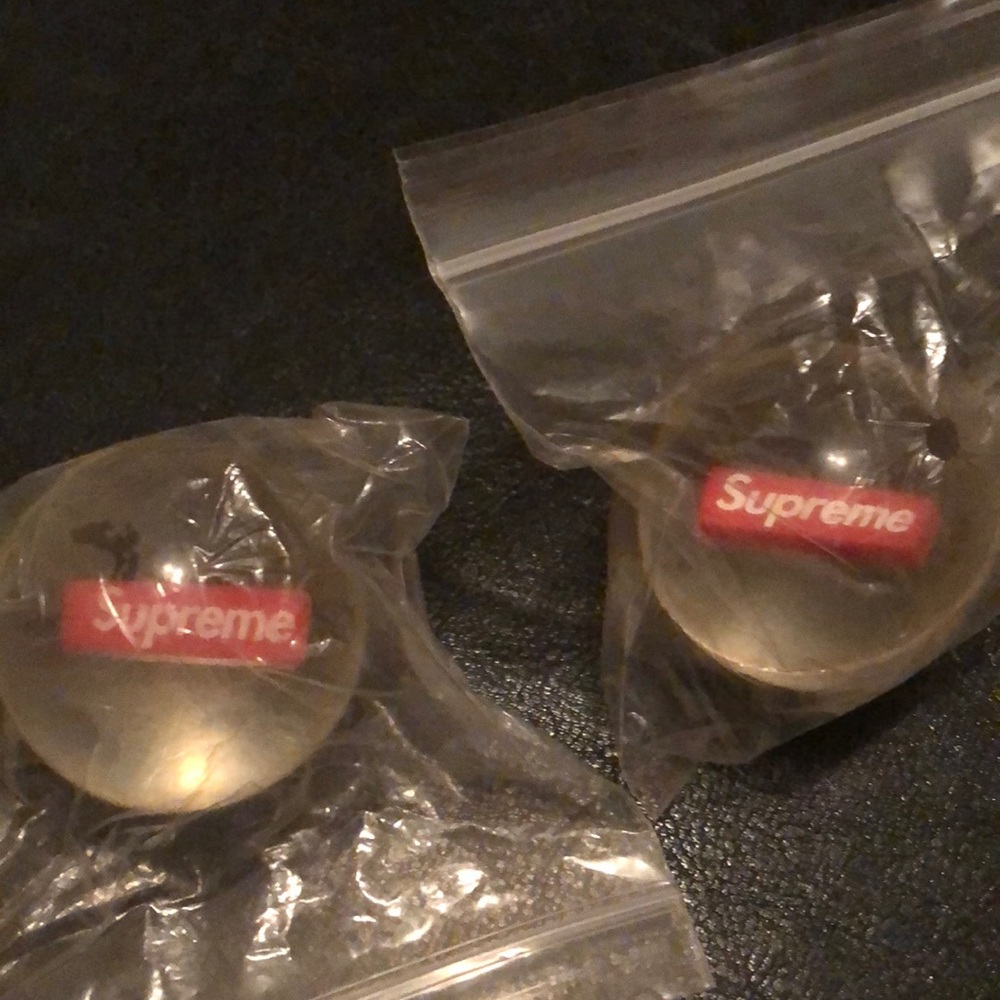 🚨 Supreme bouncyball clear w/Logo inside brandnew
